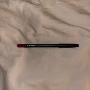 MAC Lip Liner